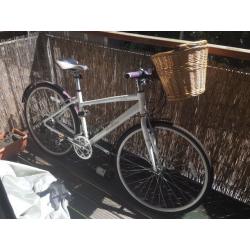 Lades Hybrid Bike with Accessories (Virtually new Dalby Pendleton)
