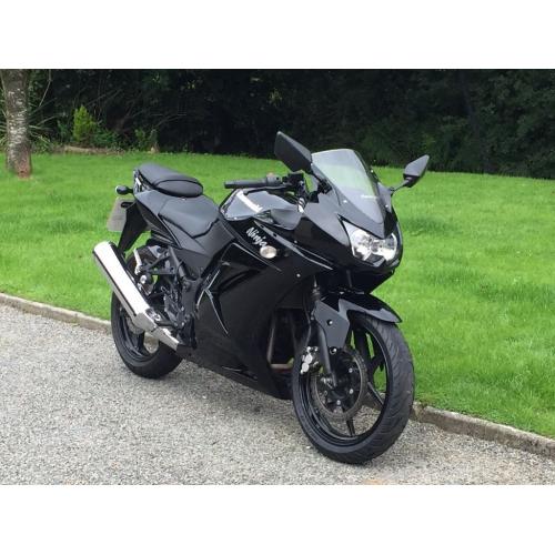 KAWASAKI EX 250 K8F NINJA BLACK MINT