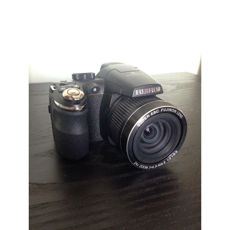 Fujifilm Finepix S3280 digital camera