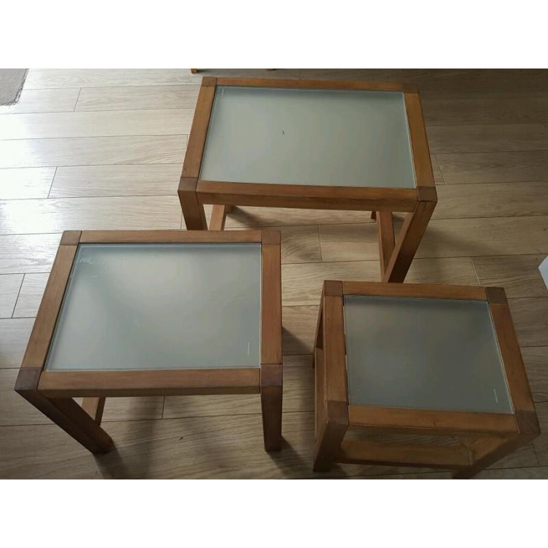 Solid wood nedt of 3 tables