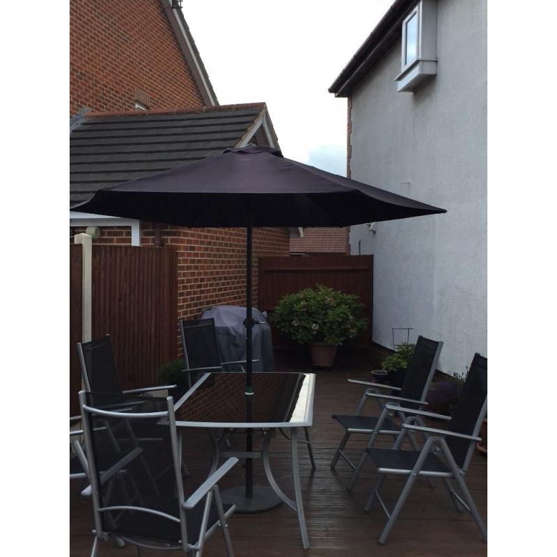 2.7m Black Garden Parsol with crank