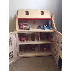 Pin toy Marlborough House plus contents