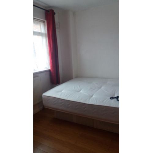 NICE DOUBLE BEDROOM FOR COUPLE