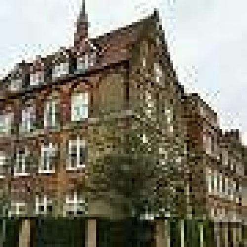 Flatshare in amazing old school 2 mins Clapham Junction