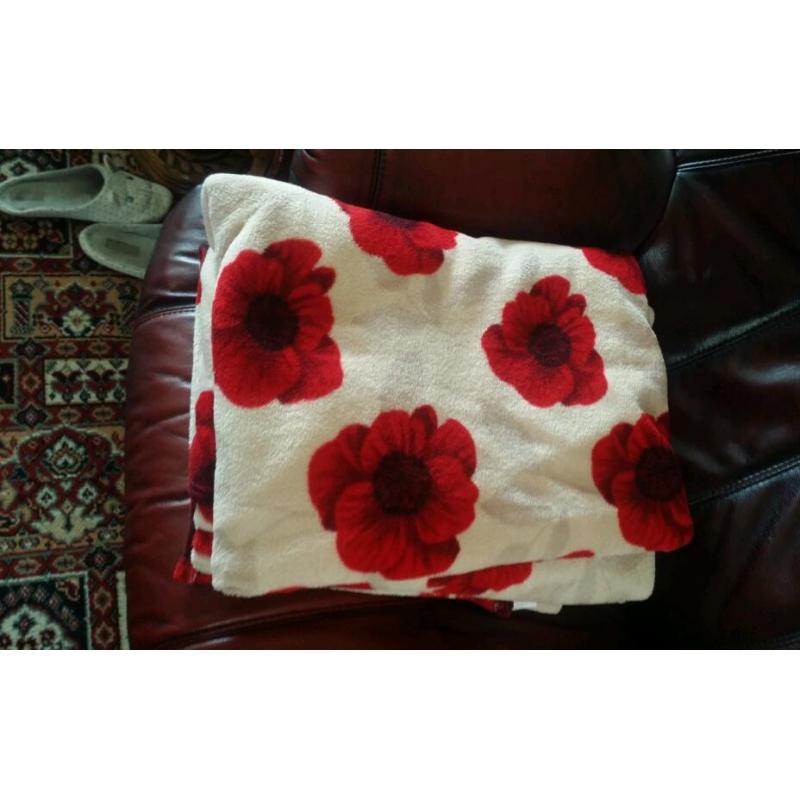 Red poppy throw fleece