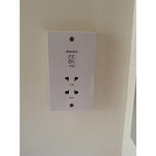White shaver sockets (x2)