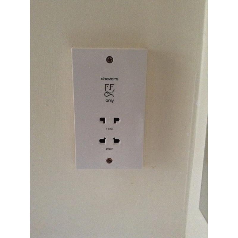 White shaver sockets (x2)