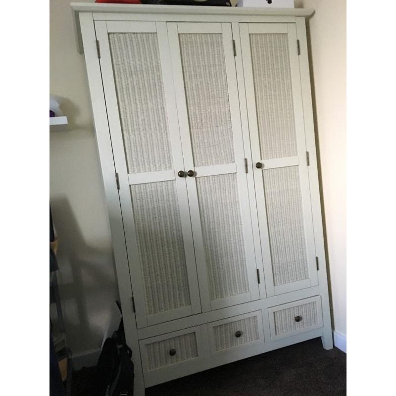 Bedroom furniture set