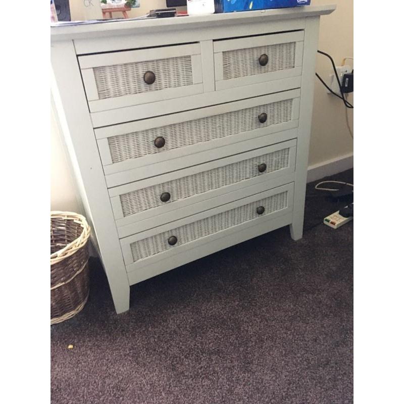 Bedroom furniture set