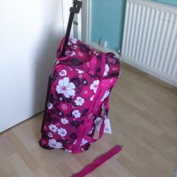 Large hold-all/suitcase on wheels