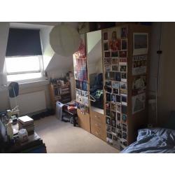 Double room in a 4 bedroom house in redland
