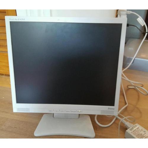 17" LCD Flatscreen Monitor