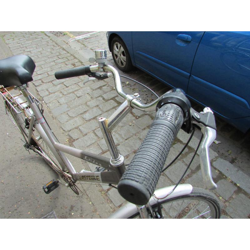 Cruiser type bike for sale. EasyBike 'Holiday'. Front suspension. 6 gears