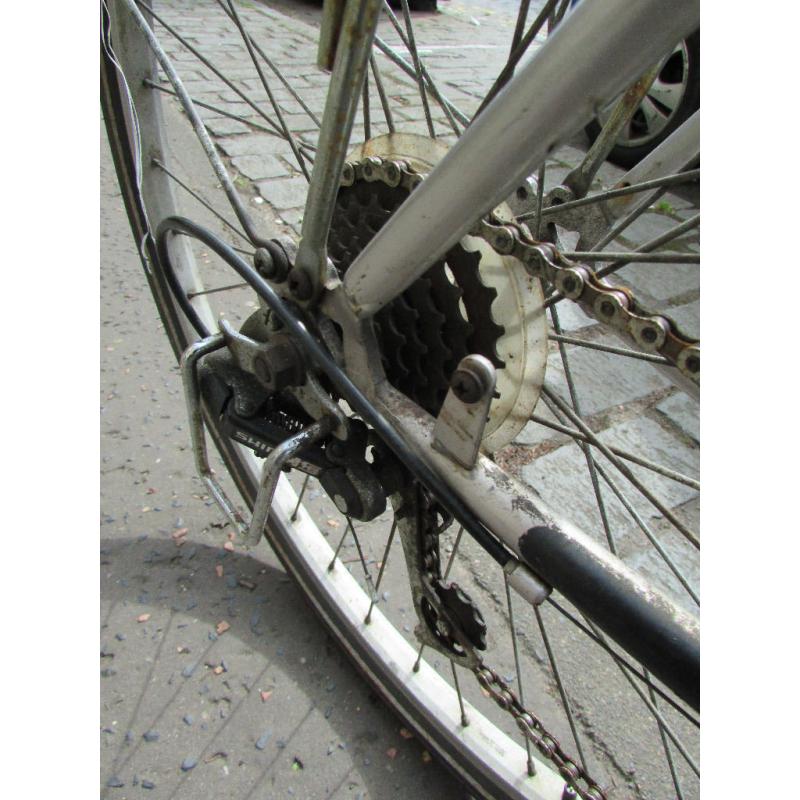 Cruiser type bike for sale. EasyBike 'Holiday'. Front suspension. 6 gears