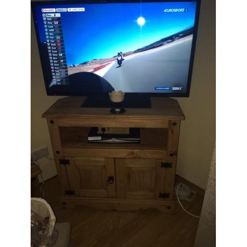 Mexican pine tv unit
