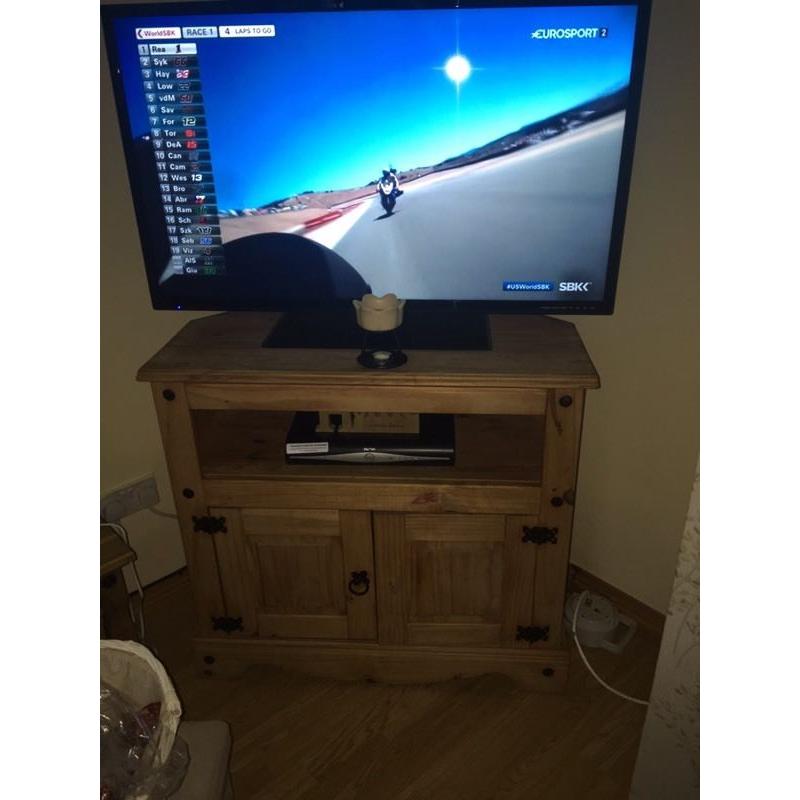 Mexican pine tv unit
