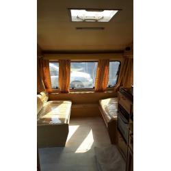 Crown Regent Caravan (1996)