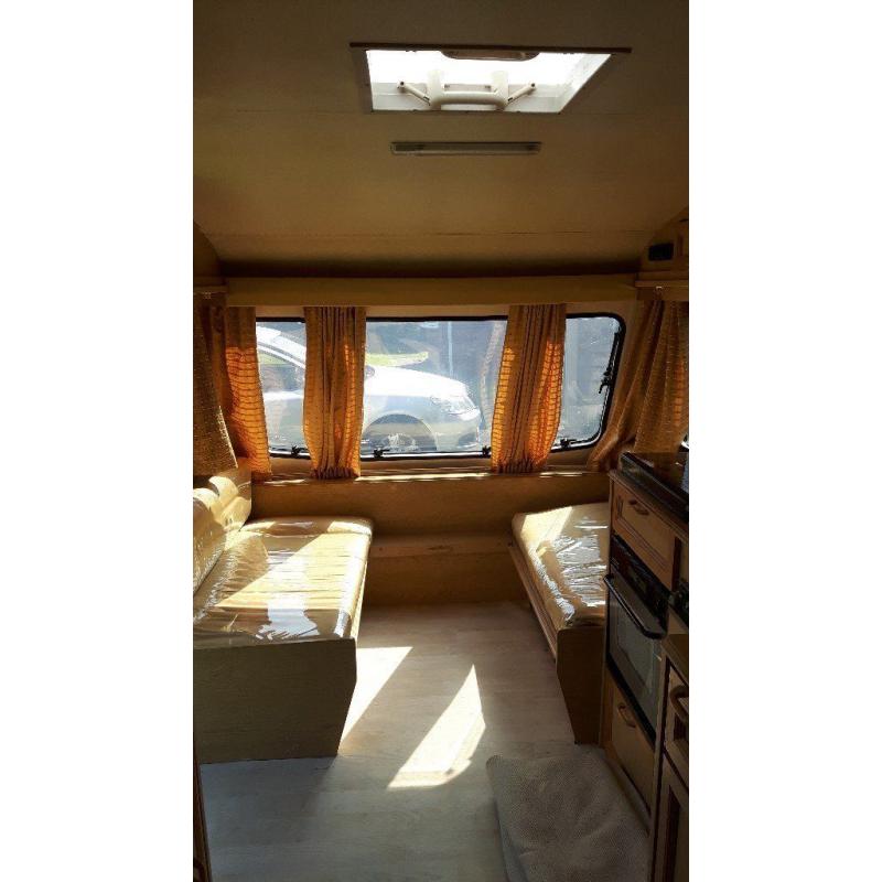 Crown Regent Caravan (1996)