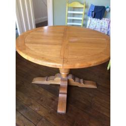 Solid oak extendable table