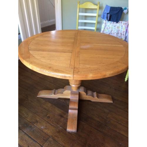 Solid oak extendable table