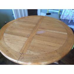 Solid oak extendable table