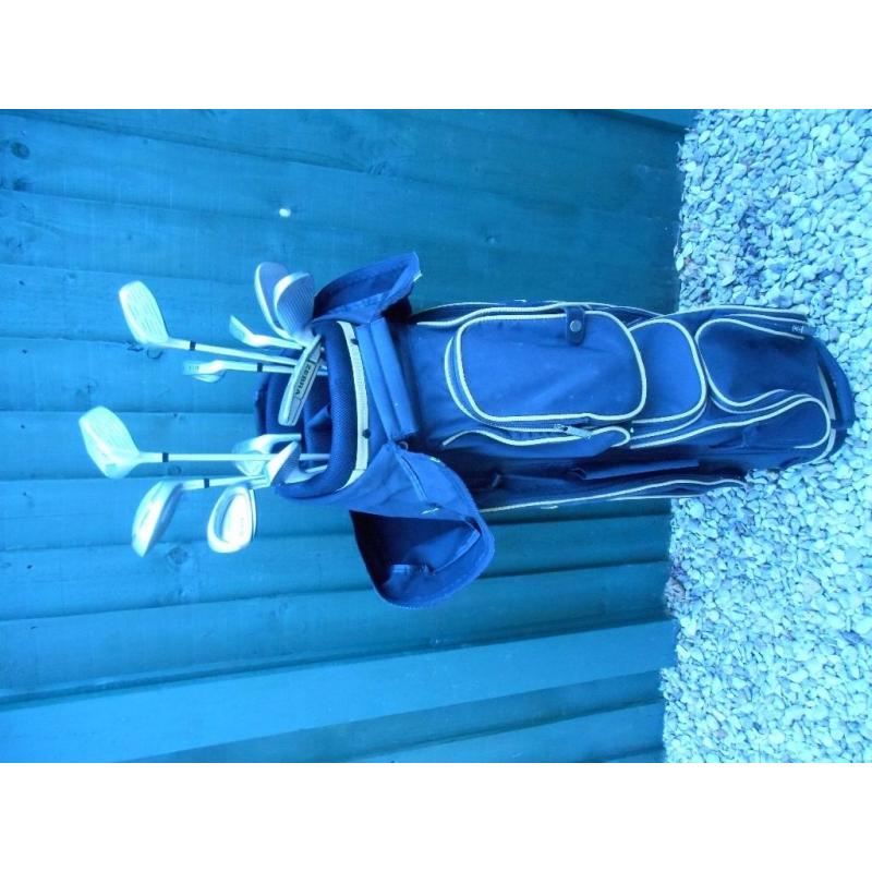 LADIES GOLF GLUBS & HOWSON BAG