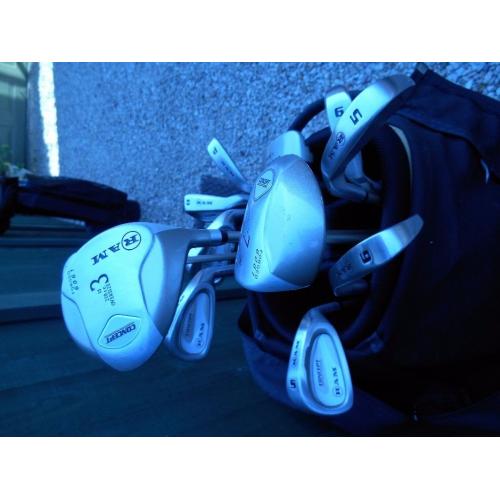 LADIES GOLF GLUBS & HOWSON BAG