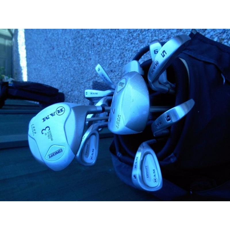 LADIES GOLF GLUBS & HOWSON BAG