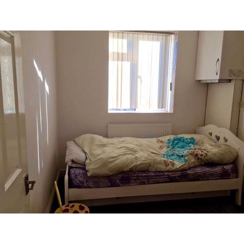SINGLE ROOM INCLUDING BILLS
