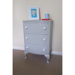 Small vintage retro grey bowed chest of drawers white ceramic knobs - bedside cabinet, hall storage