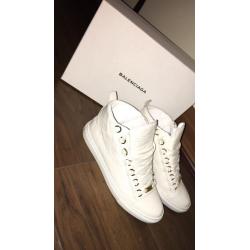 BALENCIAGAS 5.5