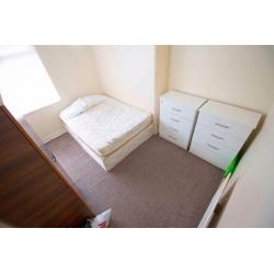 Double Room in White City - Zone 2, Minutes from station