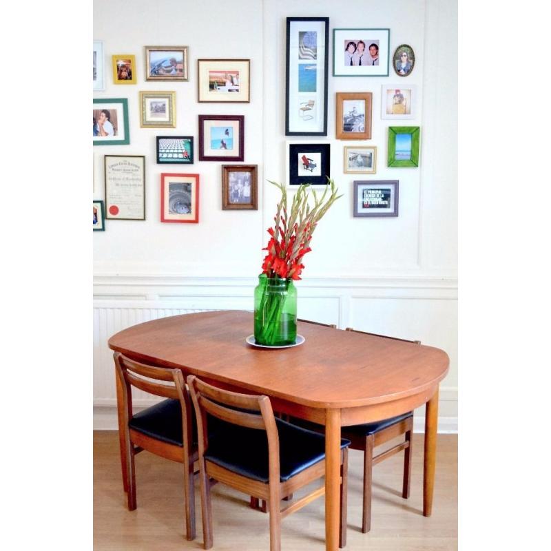 Vintage Danish Teak Extending Dining Table and 4 White&Newton chairs. Delivery. Mid Century/Modern.