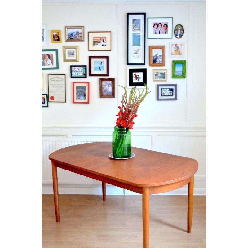 Vintage Danish Teak Extending Dining Table and 4 White&Newton chairs. Delivery. Mid Century/Modern.