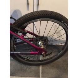 ISLA BIKE BEINN 20 – Rare purple colour, excellent condition, suit 5-9 year old