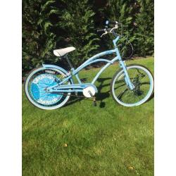 GIRLS CRUISER STYLE BIKE.