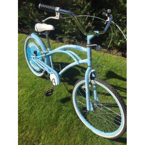 GIRLS CRUISER STYLE BIKE.
