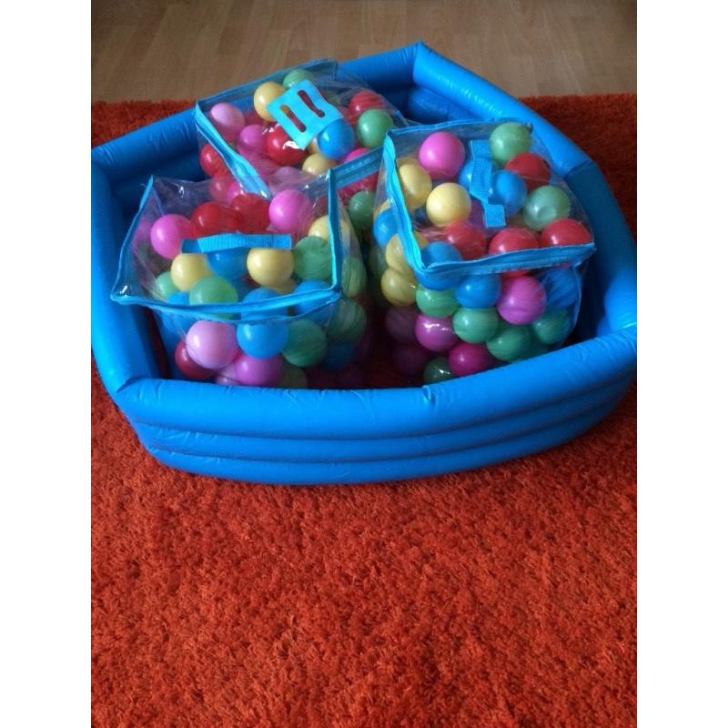 Ball pool and 3 bags of balls