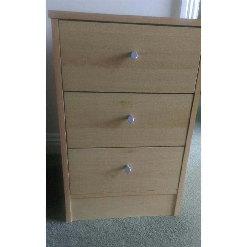 2 x Beech effect bedside tables/ chest of drawers