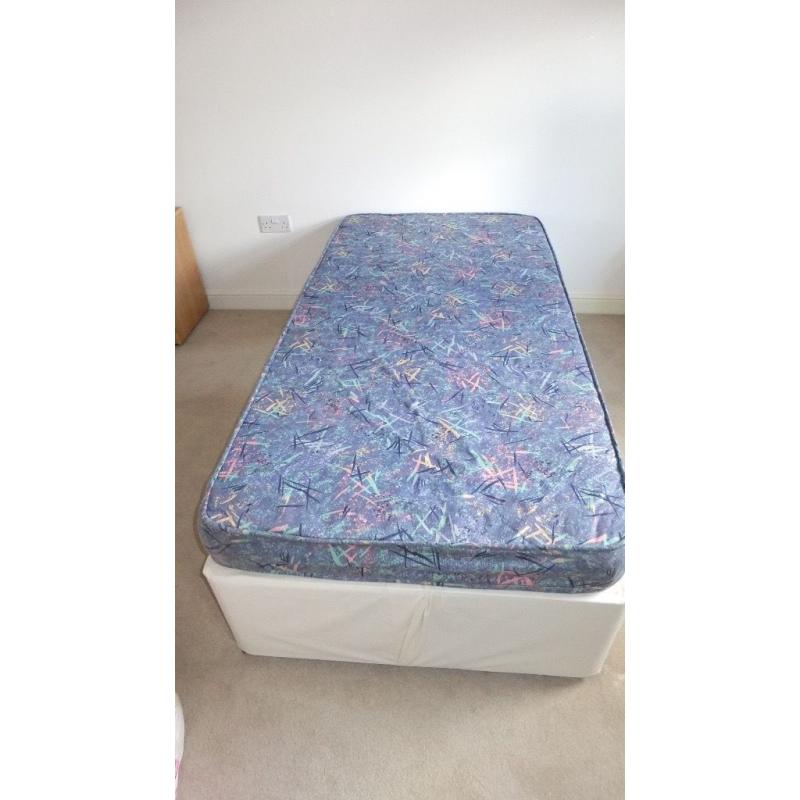 SINGLE DIVAN BED.