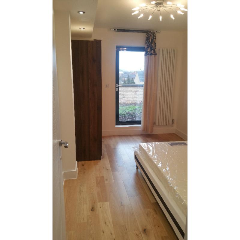 Beautiful 2 double rooms in Canada Water Surrey Quays stations