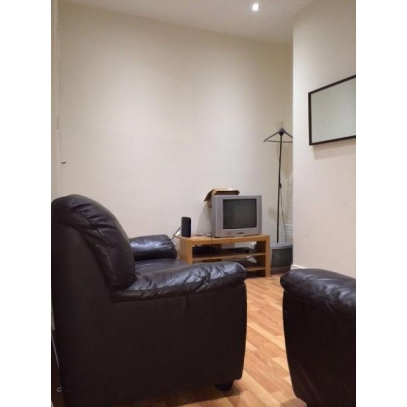 2 Double rooms to rent in Dunluce Avenue. Close to QUB, Lisburn Road, MBC and City Hospital