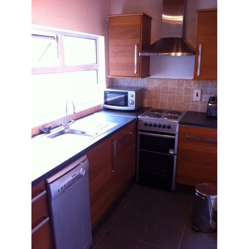 2 Double rooms to rent in Dunluce Avenue. Close to QUB, Lisburn Road, MBC and City Hospital