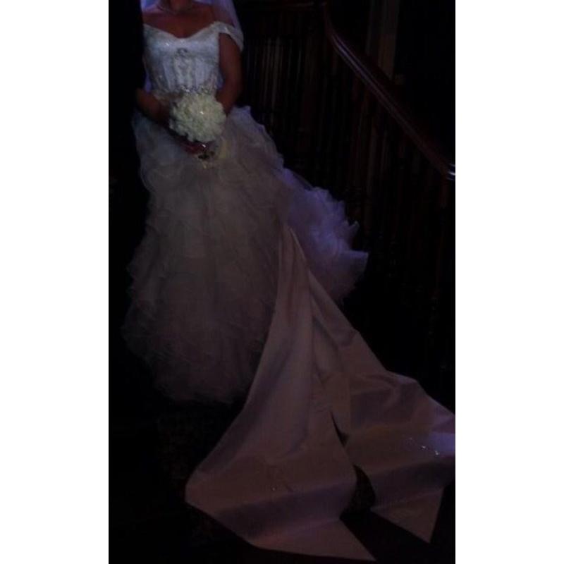Alexia wedding dress size 8 up to a 14