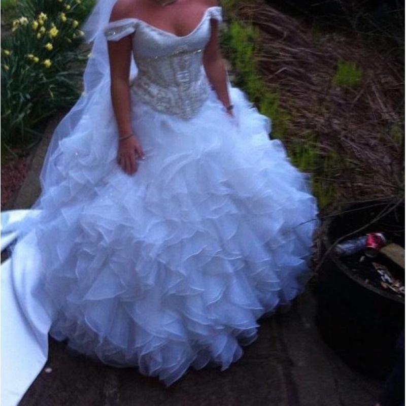 Alexia wedding dress size 8 up to a 14