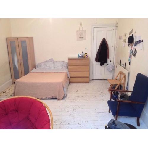 Large Room 280/month, 5-mins from University and City-Centre, Woodlands, West End, Glasgow
