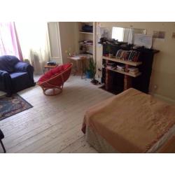 Large Room 280/month, 5-mins from University and City-Centre, Woodlands, West End, Glasgow
