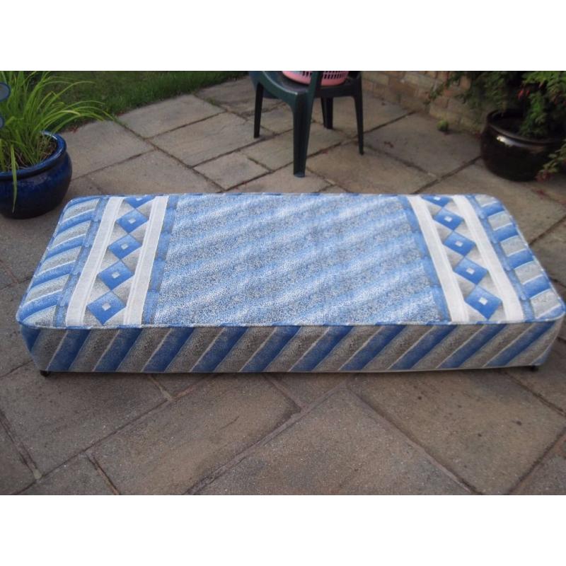 Pull out mattress on castor wheels