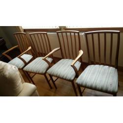 Extendable Dining Room Table and 4 Chairs