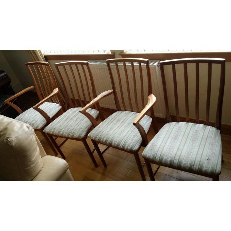 Extendable Dining Room Table and 4 Chairs